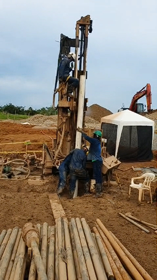 Instalación de tubería de ademe en pozo